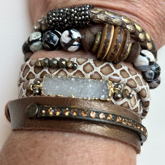 Collection of Necklaces, Earrings and Bracelets - Picture 2 of 16